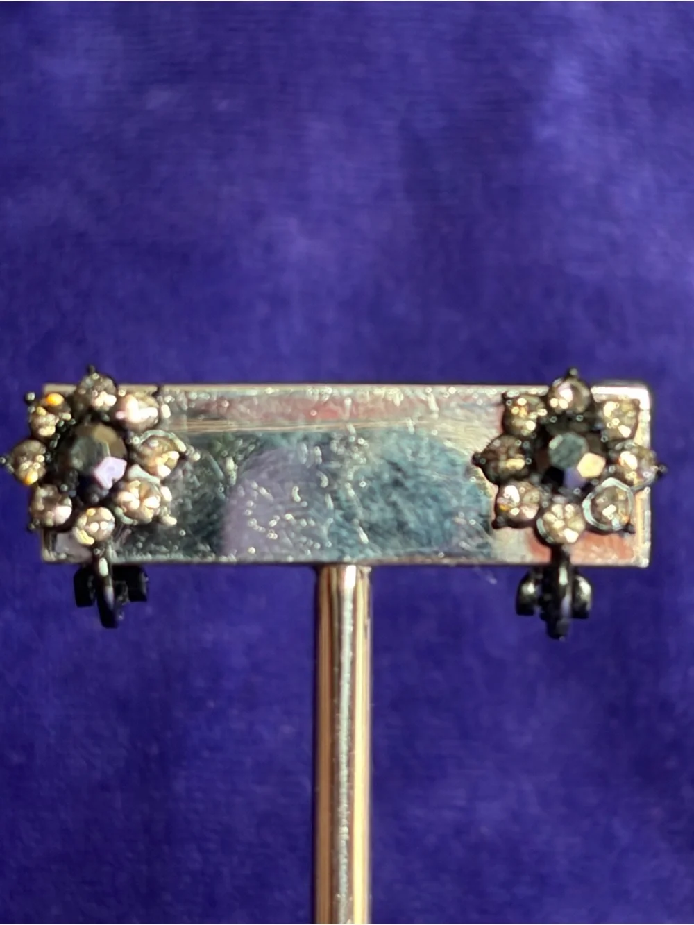 Women's Flower Stud Fashion Earrings Rhinestones Gun Metal Gray Unbranded